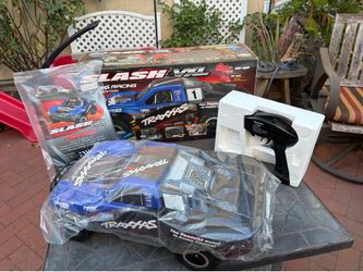 1/10 SLASH TRAXXAS RACING R/C TRUCK BRAND NEW BRUSHLESS VELINEON 58076-3 RARE
