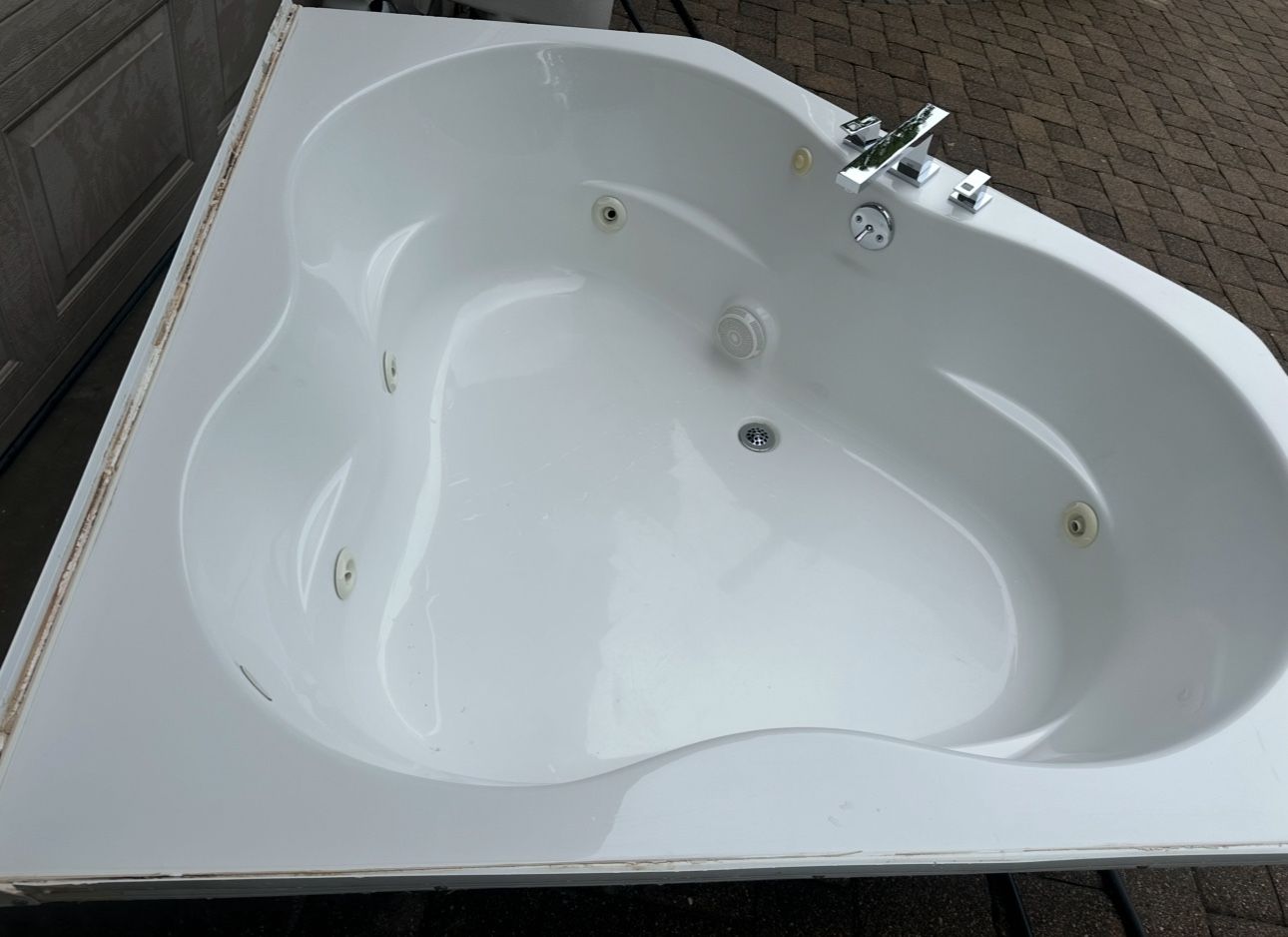Bathtub With Jets With Faucet Excellent Condition