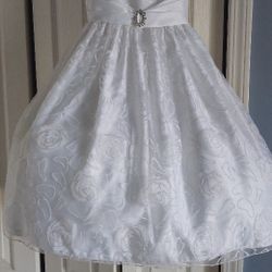 HOLY COMMUNION DRESS, Sz 7/8, Detailed & Beautuful! Satin w/Sheer Floral Pattern Skirt! 