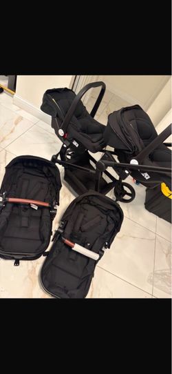 Twin stroller and carrier seats