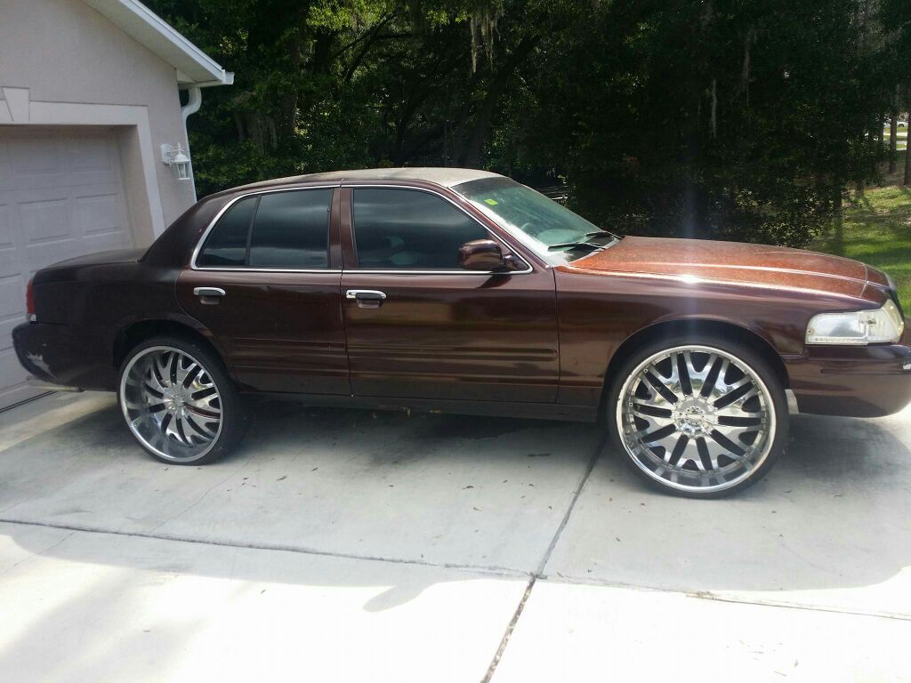 Crown Victoria for sale double pipes on 26 inch rims