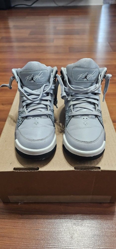 USED-Nike Air Jordan Flight Shoed Wolf Gray White Youth Size 4Y 599606-010