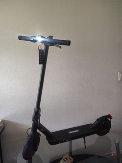 i8 scooter like New with charger
