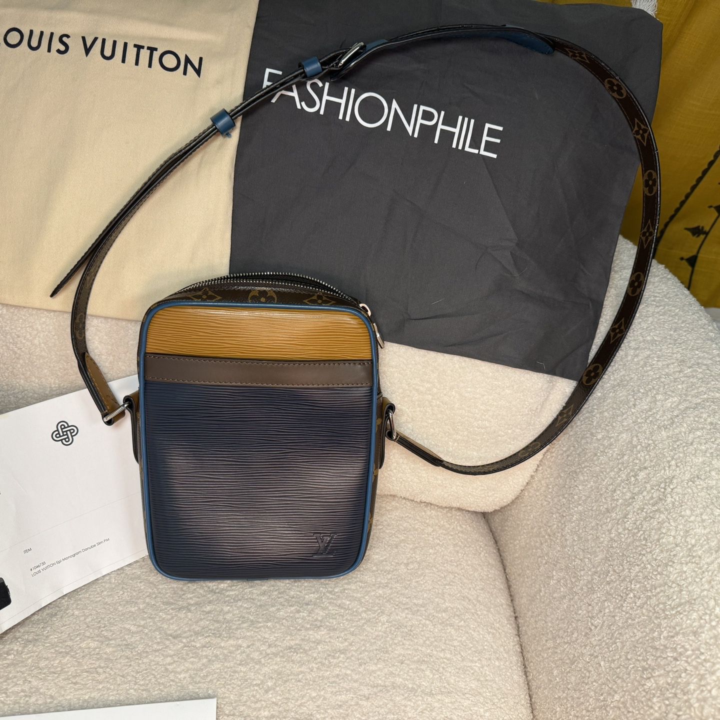 Authentic Louis Vuitton Epi Monogram Danube Bag Slim Purse Crossbody Manbag 
