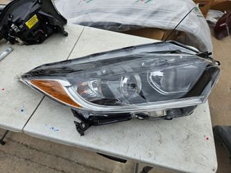 Honda Hrv right Headlight