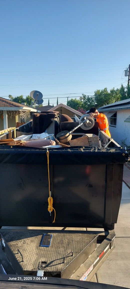 Dump trailers