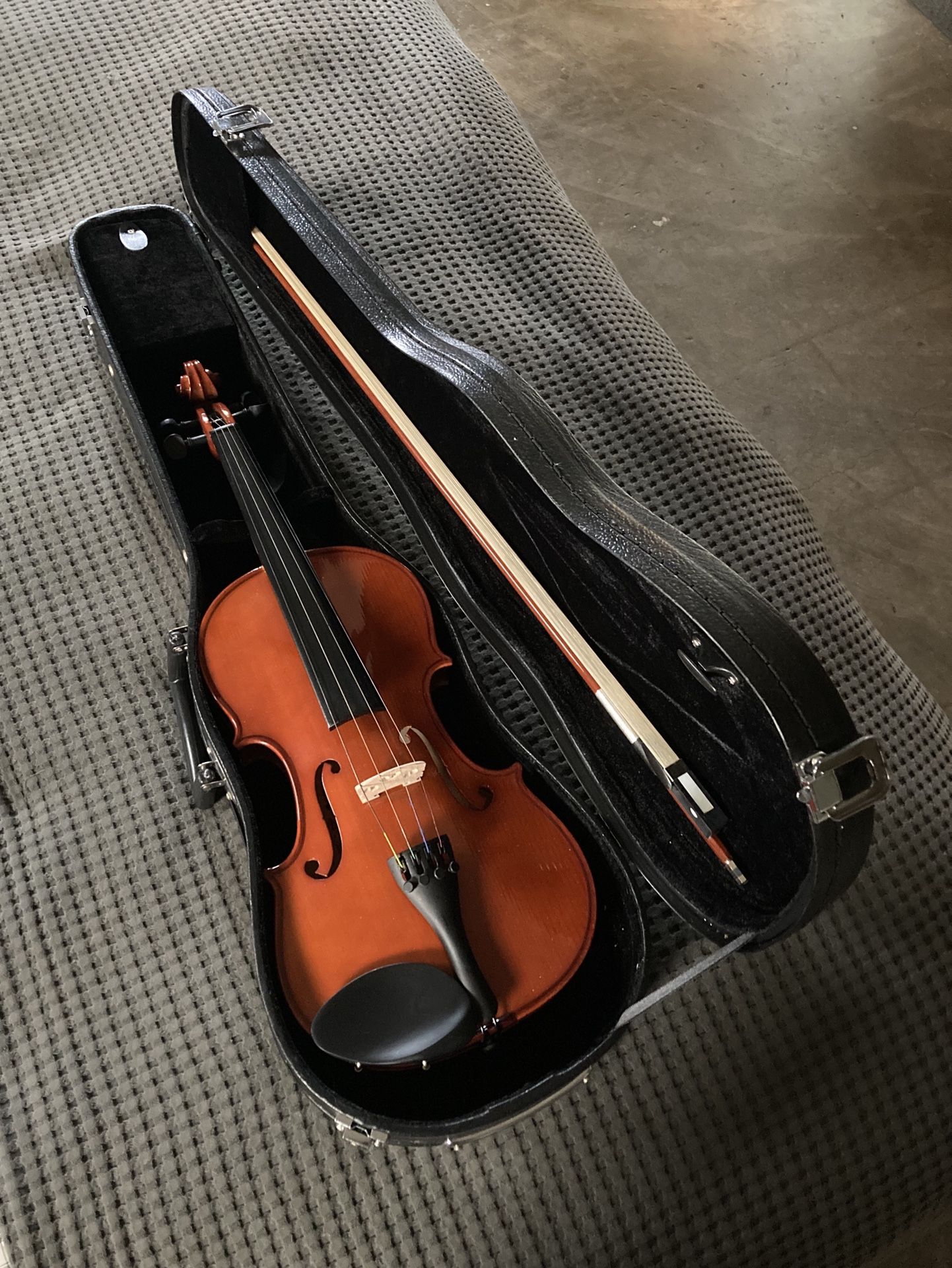NEW NEVER USED!!! Violin 🎻 Look 👀 Pictures for details $65.00