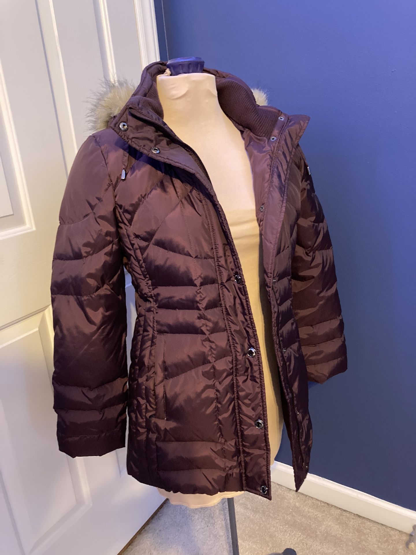 Beautiful Womens Parka Coat! Like-New Condition !