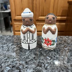 Vintage Clay Folk Art Man and Woman Salt and Pepper Shaker Set.  Size approximately 4 inches tall.  Preowned no stoppers. 