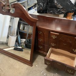 Solid Wood Vanity Dresser With Mirror 