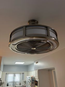 Ceiling fan with light