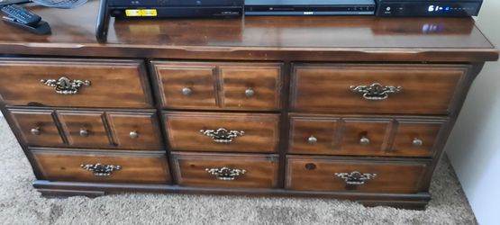 Dresser And 2 Nightstands