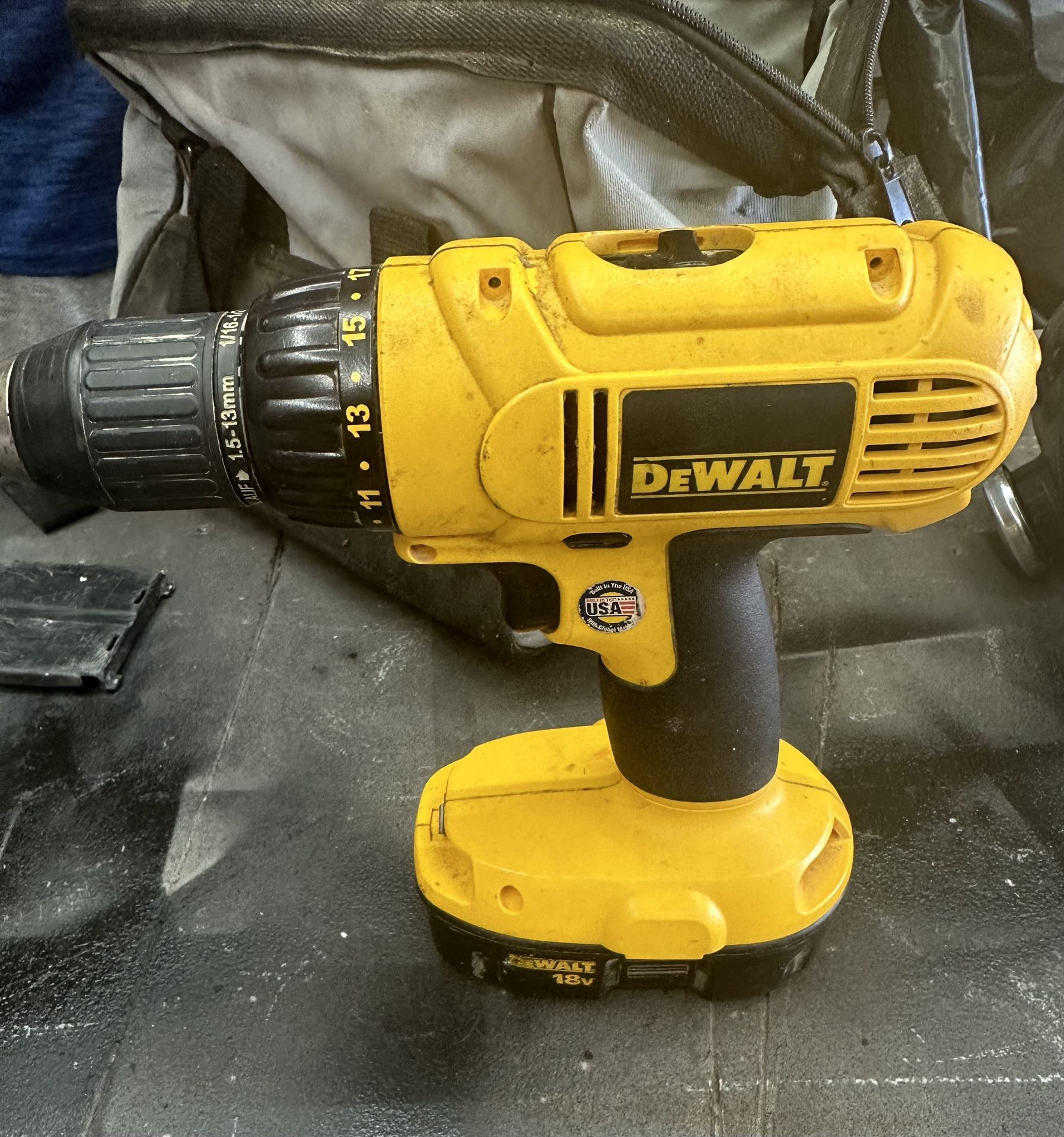 DEWALT DRILL 18 Volt With Battery