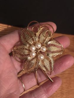 Filigree gold tone brooch