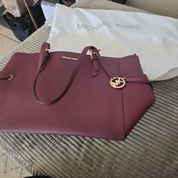 Womans Purse MK Michael Kors OBO
