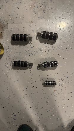 Motorcycle peg set