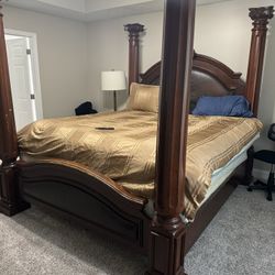 King Bed And Chester 