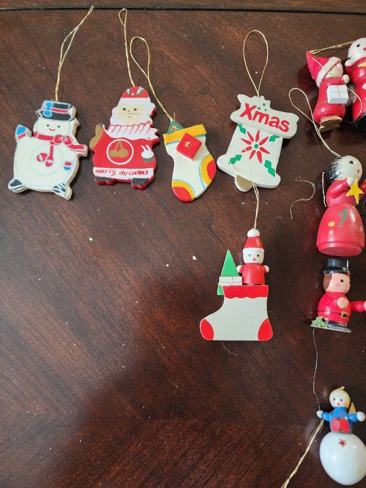 50 miniature wooden ornaments. Approx 1"