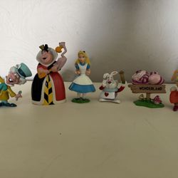Disney, Collectible “ALICE IN WONDERLAND” Figures