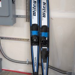 Wiley Pro Water Skis