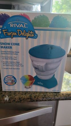 Snow cone maker