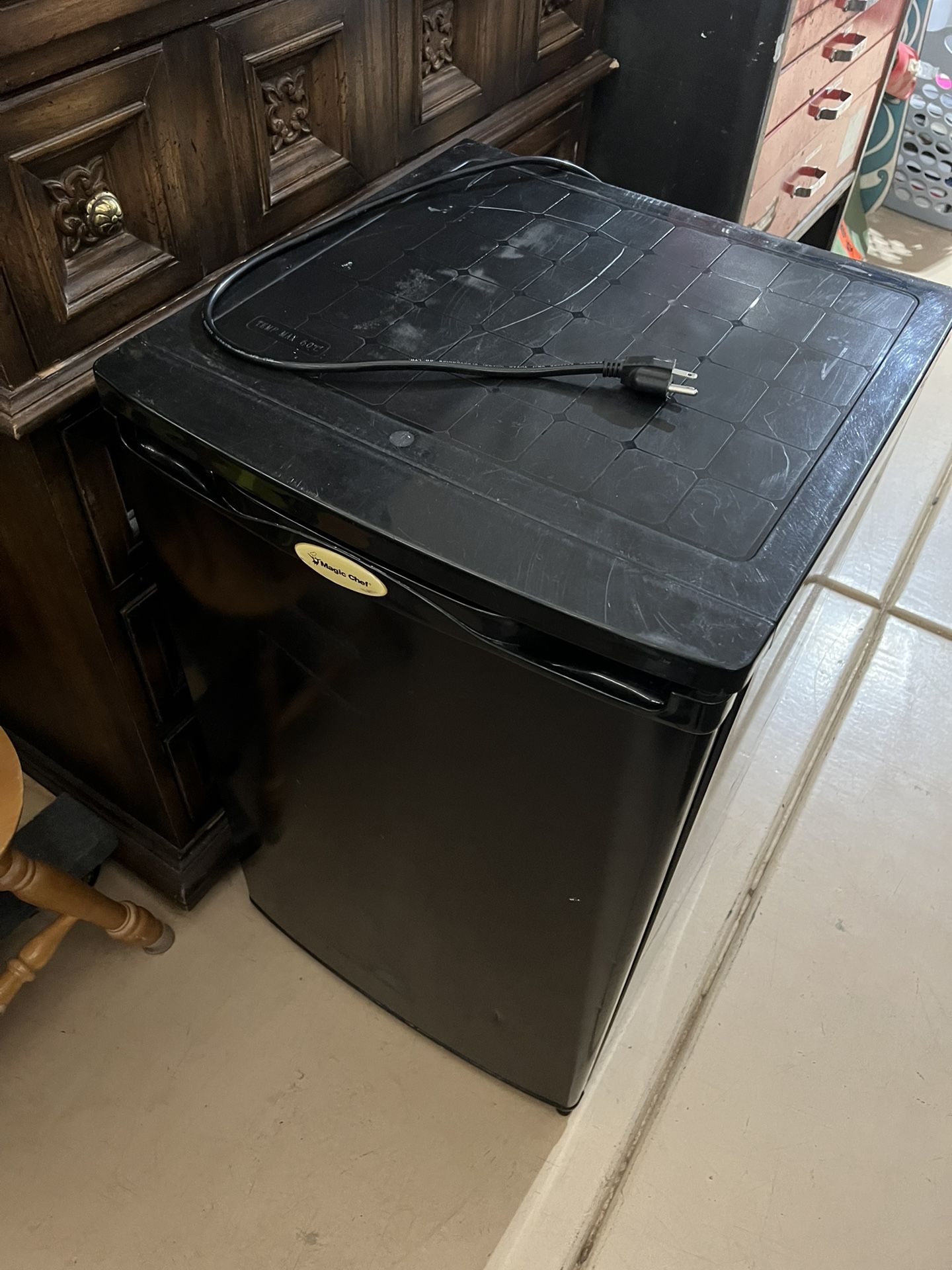 Magic Chef Mini Fridge W Freezer