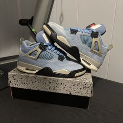Jordan 4 UNC