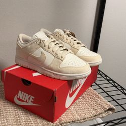 WMNS Nike Dunk Low