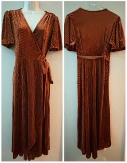 Simplee rust / orange pleated velvet wrap dress - size M