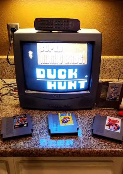 Original Nintendo Nes Set with everything Including CRT TV!!!!