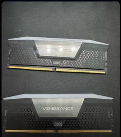 CORSAIR - VENGEANCE RGB 32GB (2x16GB) DDR5 6000MHz C36 UDIMM Desktop Memory - Black