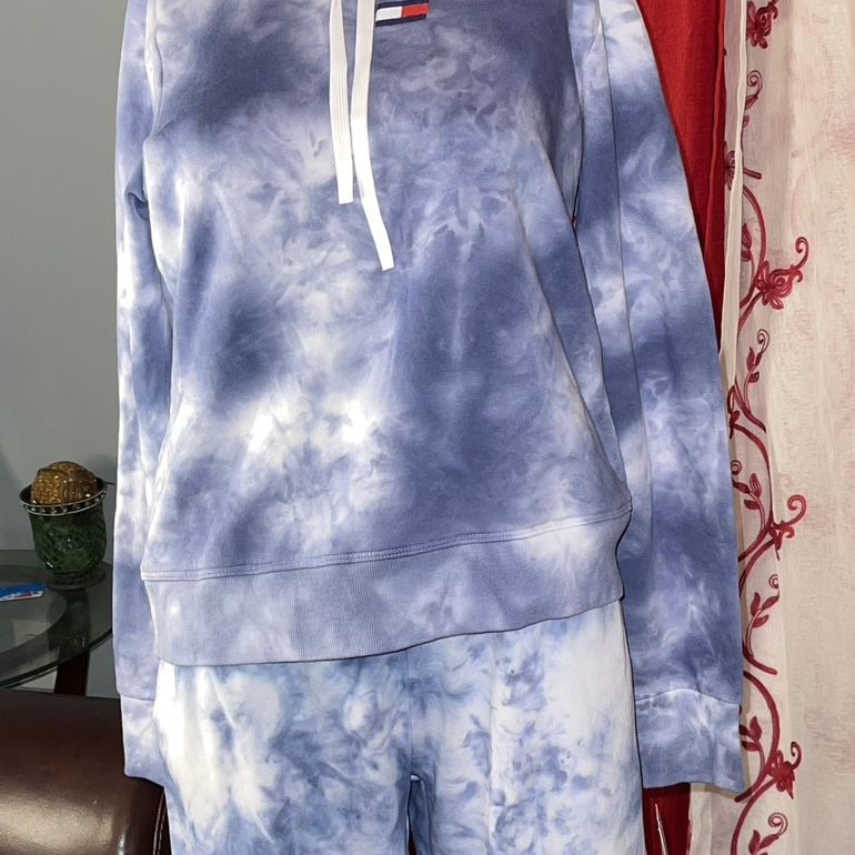 TOMMY HILFIGER WOMEN EVERYDAY FLEECE HOODIE SET,SIZE L ,COLOR BLUE for Sale in New York, NY OfferUp