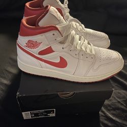 Air Jordan’s 1  Mid SE