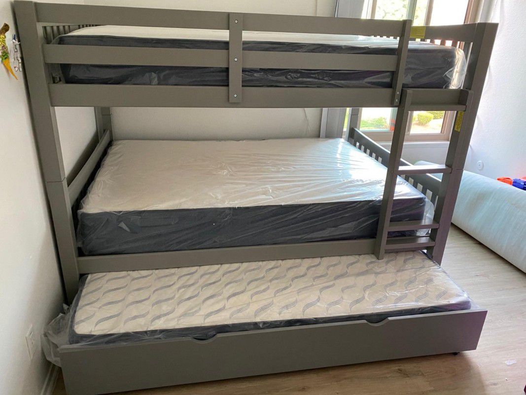 FULL/FULL/TWIN BUNK BEDS W MATTRESSES INCLUDED.