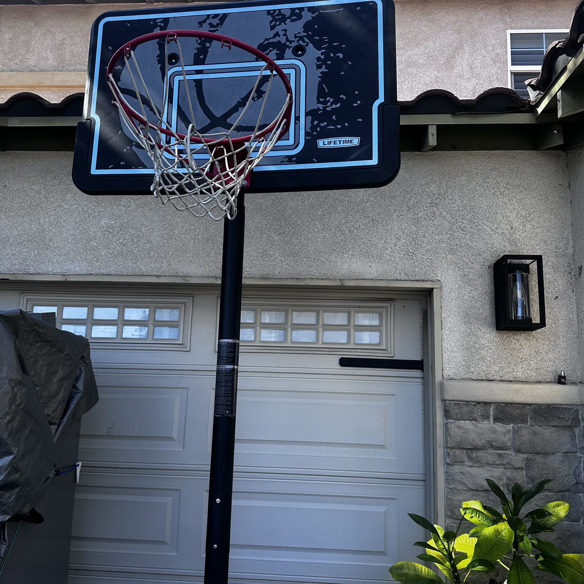 Basketball hoop 