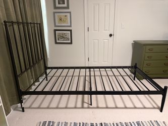 Like New DHP Giulia Twin Metal Platform Bed Frame – Black – Excellent Condition