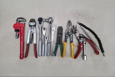 🧰 Mixed Tool Lot – Wrench, Ratchet, Cutters & More
💲 $25