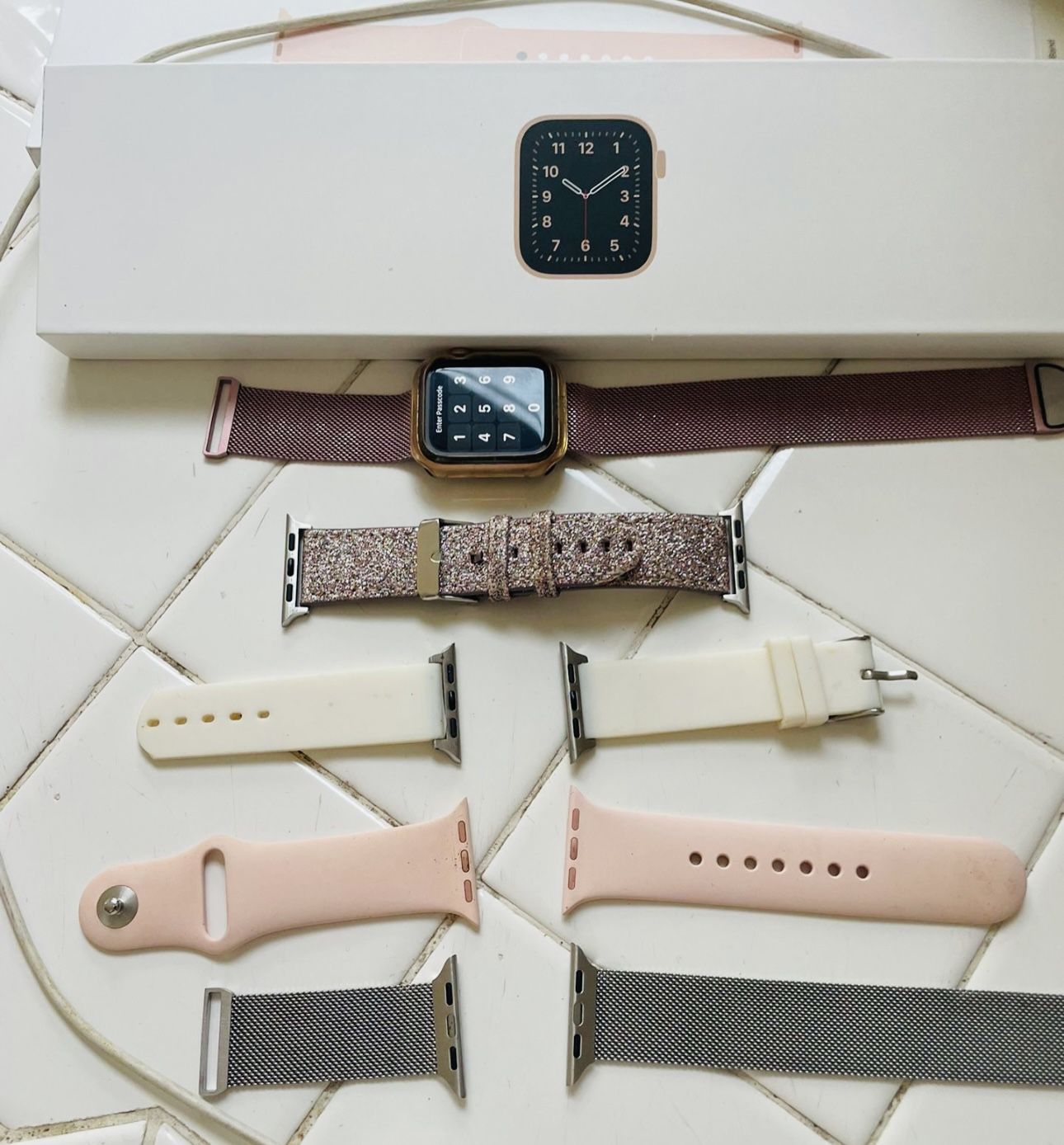 Apple Watch SE 2nd Never Used And 5 Bands To Change Style Of Watch