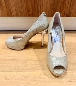MICHAEL Michael Kors York Peep-Toe Platform Pumps, SZ 6
