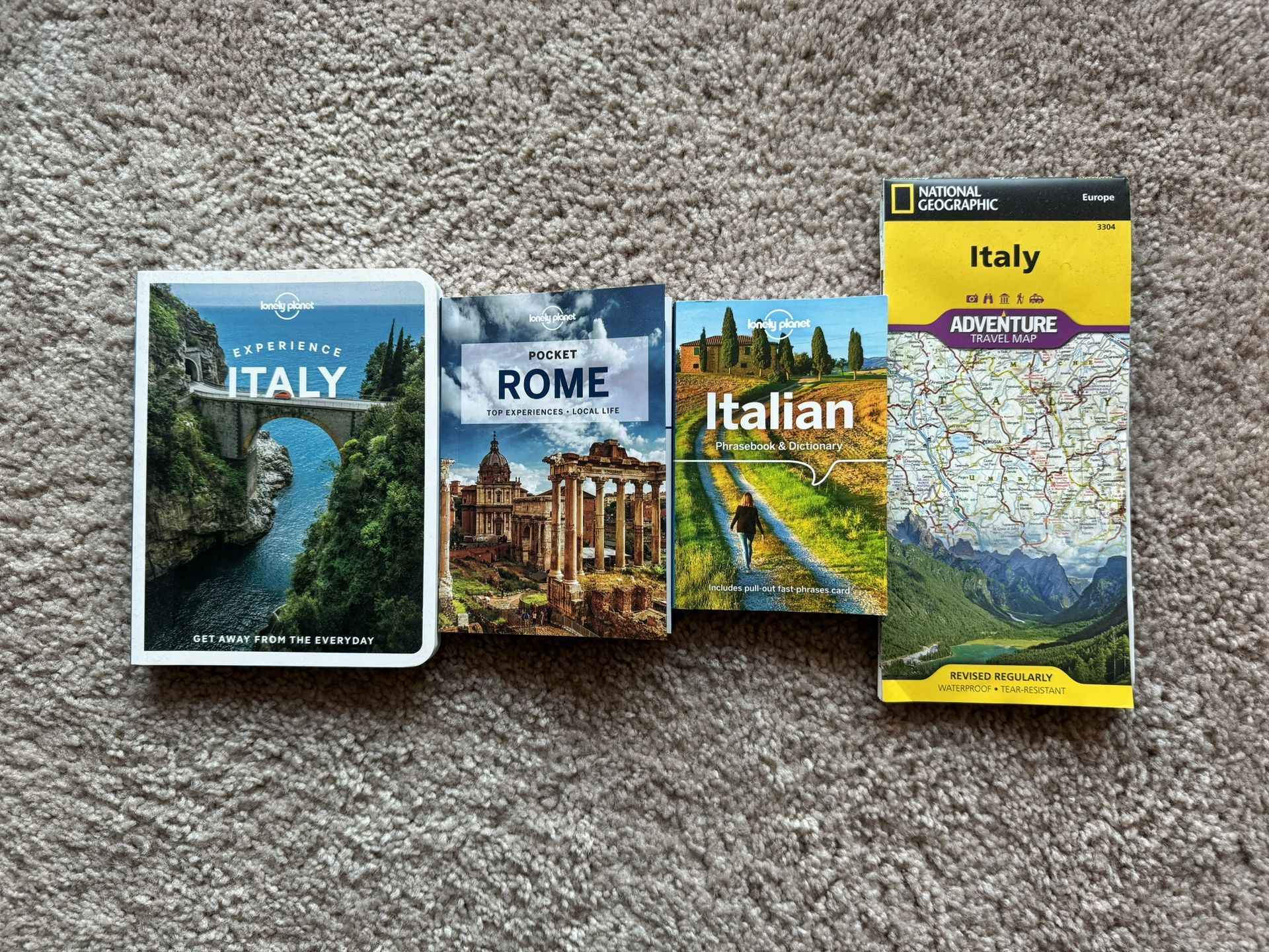 Travel to Italy booklets and map