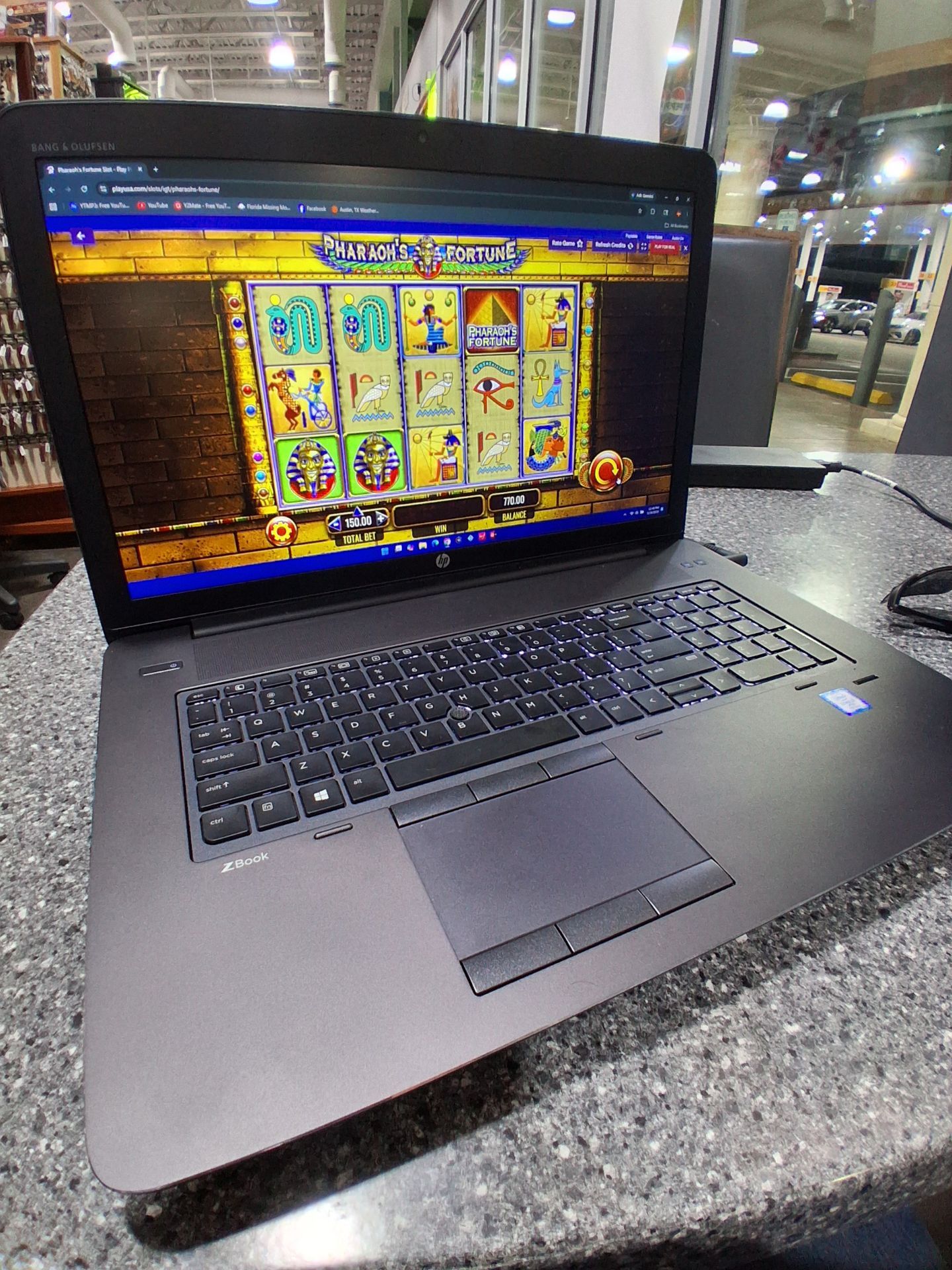 HP ZBOOK 17.3. wide screen 16gb ram. 500gb ssd windows 11 pro