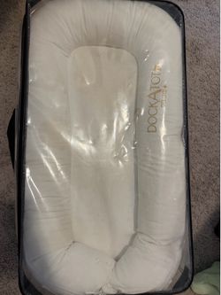 White DockATot deluxe plus
