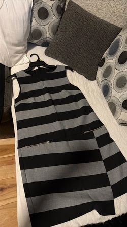 Vestido para mujer nuevo size 4 chico $10 muy bonito personas interesadas