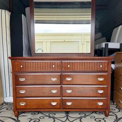 Dresser With Mirror