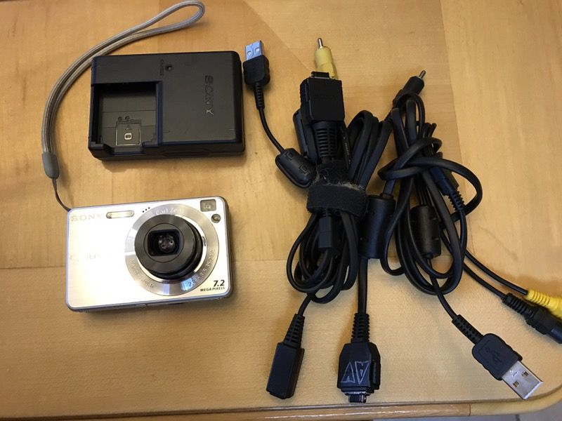 Sony Cyber-shot DSC-W120 Super Steady Shot 7.2 MEGA PIXELS