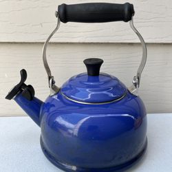 Le Creuset 1.7 Qt Stainless Classic Whistling Kettle Navy