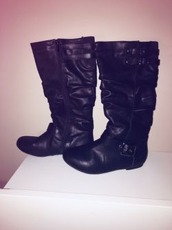 Black boots size 7