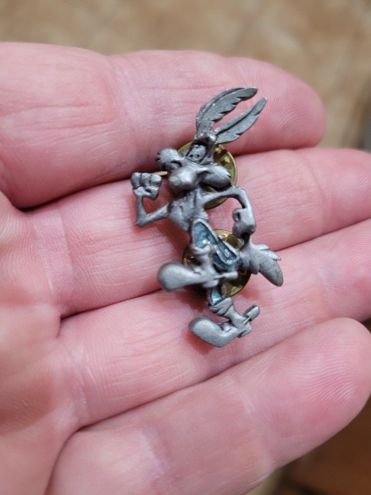 Vintage Pewter Looney Tunes Wile E. Coyote Pin