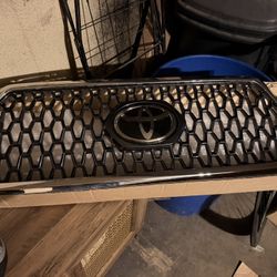Tacoma 2019 Grill