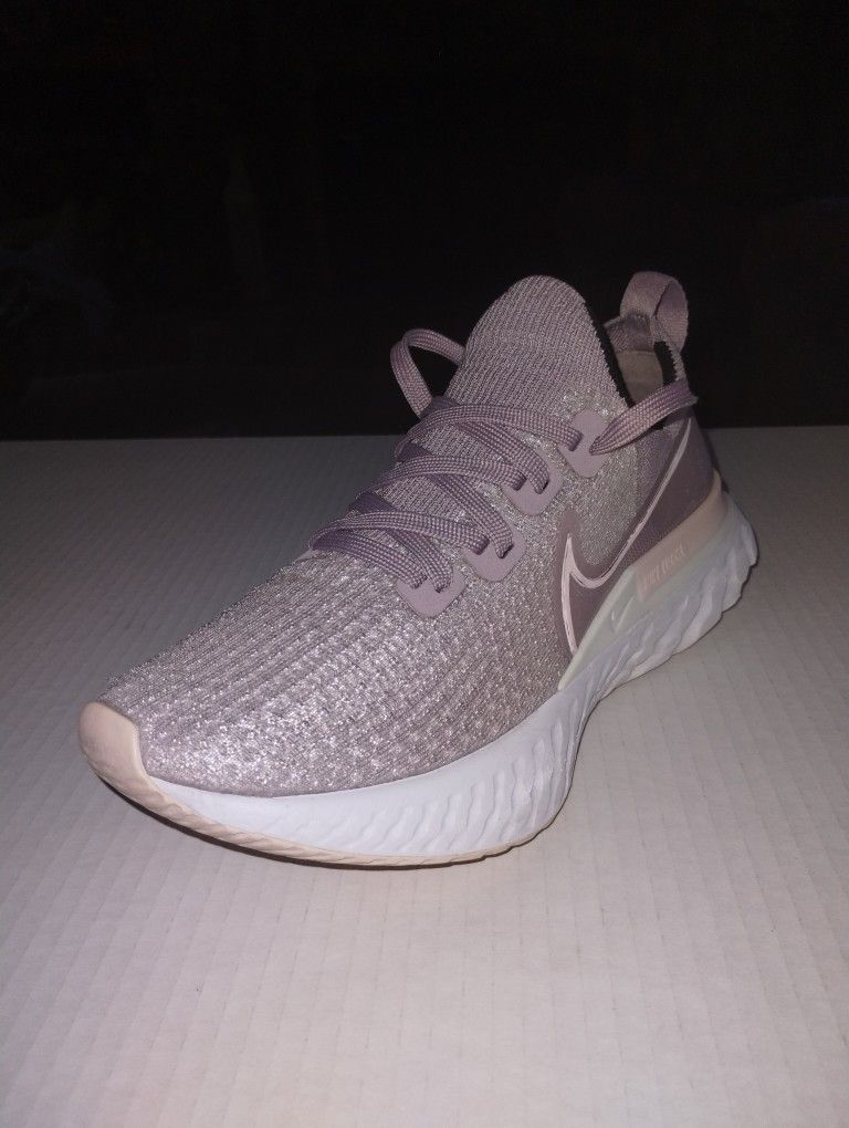 (Size 7.5) Women's, Like New, React Infinity Run Fk Women's Casual Running Shoes CD4372-501
Lightly used, they look like new. Prices in stores and onl